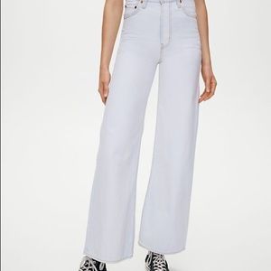 Levi’s rib cage wide leg jeans in white as ice, size 28